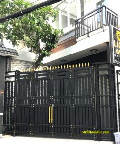 Cửa cổng sắt màu đen tại Phú Nhuận, TP.HCM