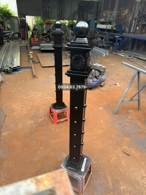 Trụ sắt sơn màu đen