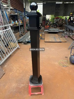 Trụ sắt sơn màu đen