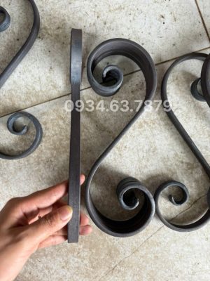 Hoa văn sắt uốn hình chữ S 2 đầu bằng nhau