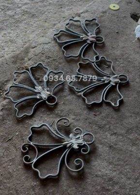 Hoa văn sắt la, phụ kiện lá, hàn, mài gọt, làm thô mua về chỉ việc sơn và lắp đặt