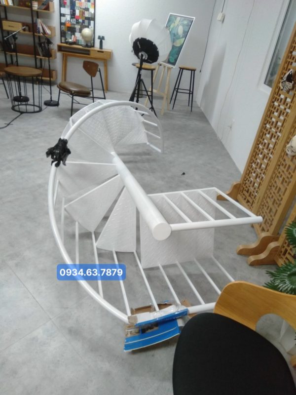 Cầu thang xoắn phụ vụ công việc đoàn làm phim