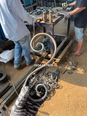 Rèn mỏ hoa sắt mỹ thuật thủ công