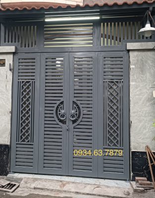 Lắp đặt hoàn thiện cửa sắt cổng sắt 4 cánh tại Quận 1, TP HCM