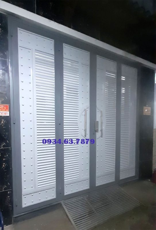 Cổng sắt 4 cánh sơn màu vàng
