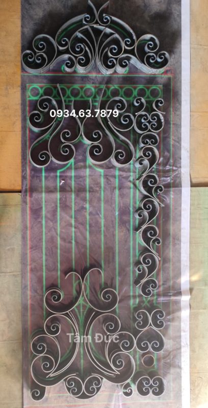 Hoa văn cổng sắt 4 cánh bằng sắt la 4. Chỉnh sửa đều đẹp không bị vênh tráng
