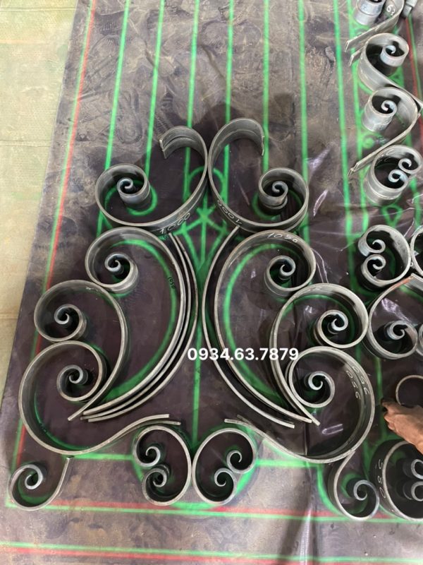 Hoa văn cổng sắt 4 cánh bằng sắt la 4