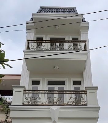 Mẫu lan can sắt uốn mỏ thủ công. Sắt đặc trơn vuông 14 nên rất chắc chắn