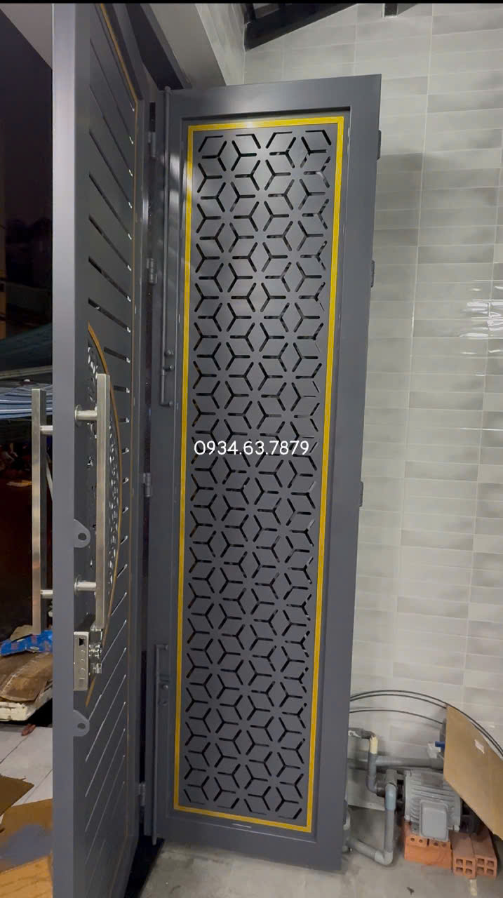 cong-sat-6-canh-cnc-co-khi-tam-duc-6