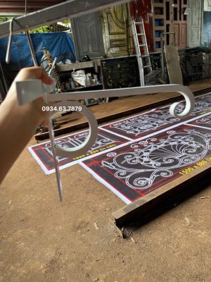 ke sắt treo bình chữa cháy