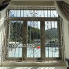 Khung sắt cửa sổ bên trong cửa nhôm