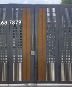 Cổng sắt nhựa giả gỗ 4 cánh