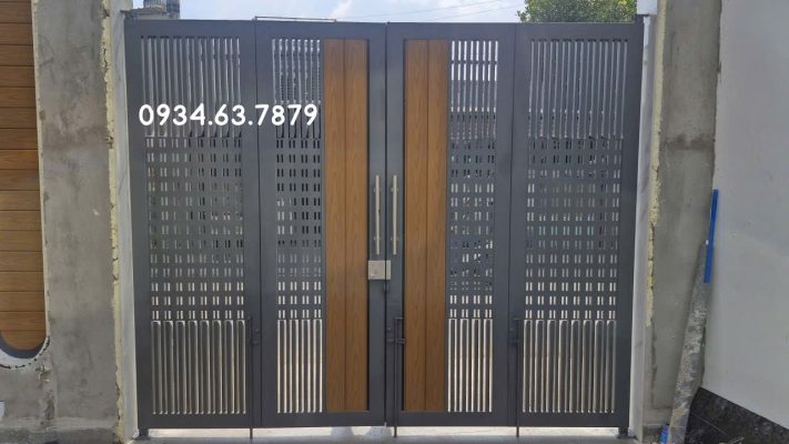 Cổng sắt nhựa giả gỗ 4 cánh