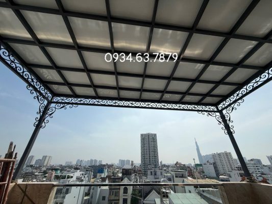Mái che sân thượng có hướng nhìn rất đẹp