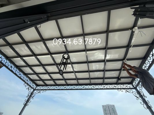 Mái che sân thượng có hướng nhìn rất đẹp