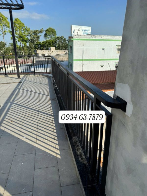 Khúc đầu lan can áp vô tường làm bo mềm mại