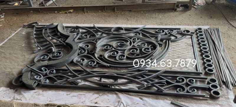Phụ kiện cổng sắt mỹ thuật 2 cánh