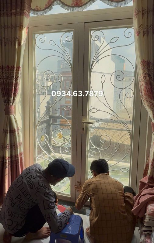 Lắp cửa 2 cánh