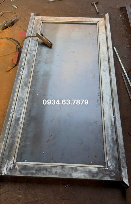 1 mặt bịt tôn mạ kẽm
