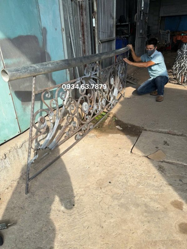 Nhận làm hoàn thiện thô tại xưởng. Chưa sơn, chưa lắp đặt