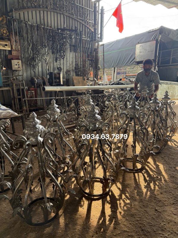 Trụ đèn cổng sắt mỹ thuật